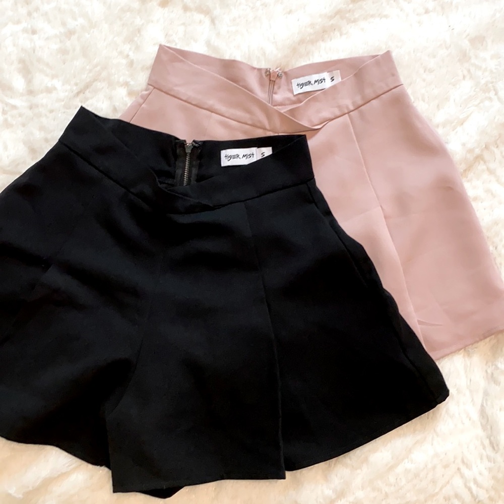 Tiger Mist pleated shorts in pink blush & black